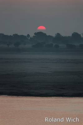 Varanasi - Sunrise behind the Ganges