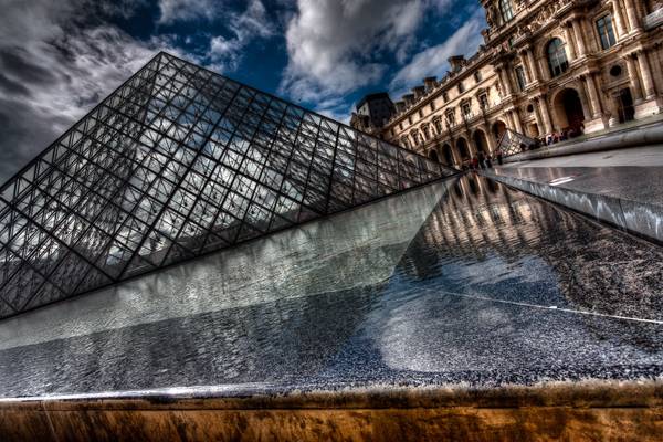 Pyramide du Louvre 3/4