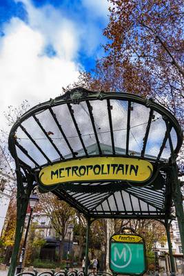 Paris-Montmartre: l'édicule du métro Abbesses