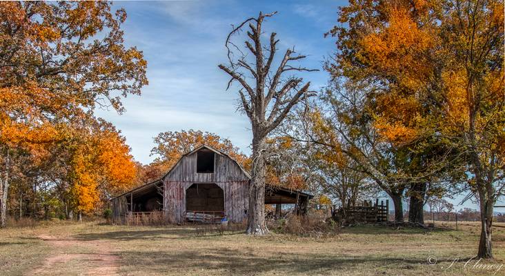 Autum colors at the Old Barn