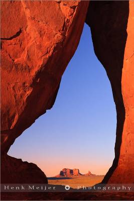 Teardrop Arch - Monument Valley