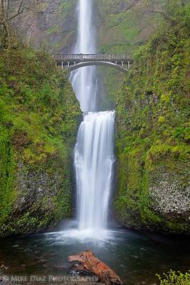 Columbia River Gorge Giant - Multnomah Falls