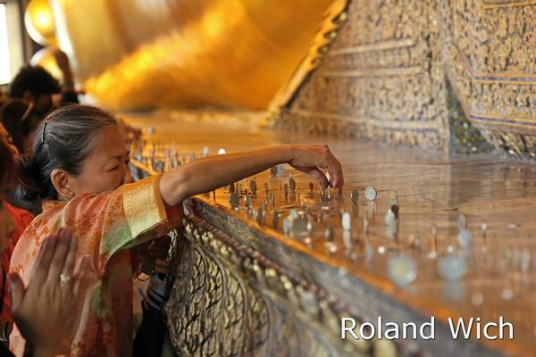 Bangkok - Donations at Wat Pho