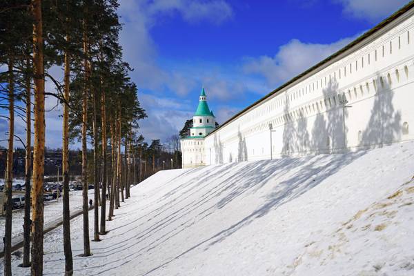 Along the southern wall of the New Jerusalem monastery, Russia