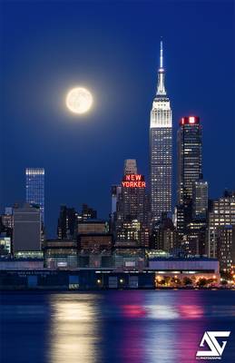 Empire State Building & supermoon of August 2015