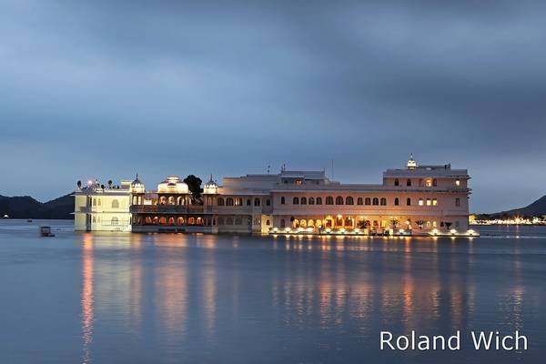 Udaipur - Lake Palace Hotel at dusk