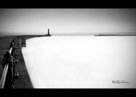 Roker pier mono