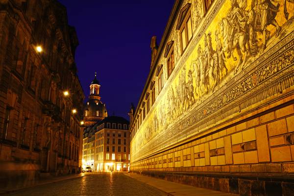 Dresden by night. Augustusstraße