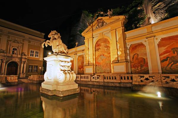 Salzburg Pferdeschwemme at night