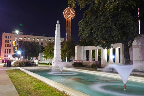 Dallas by night. Dealey Plaza Monument