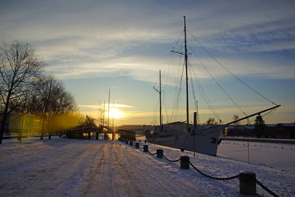 Cold winter sun over Porvoonjoki river, Porvoo