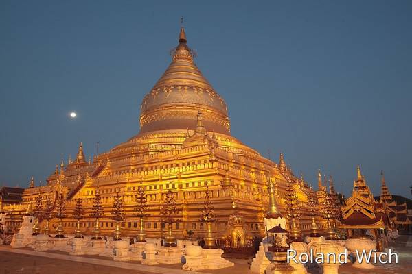Shwezigon Pagoda at dawn