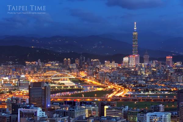 Taipei City at Night, Jinmian Shan, Neihu District │ August 18, 2012