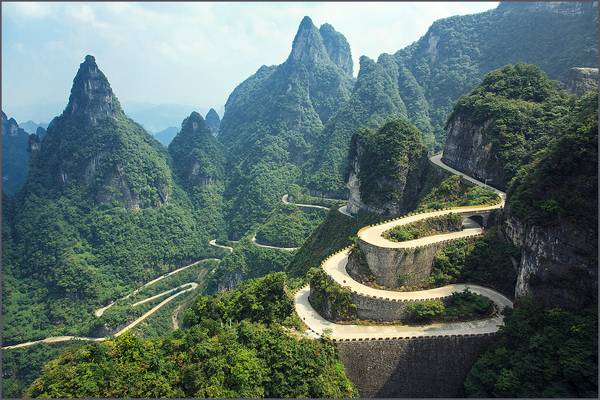 99 bends of Tianmen Mountain Sky Road