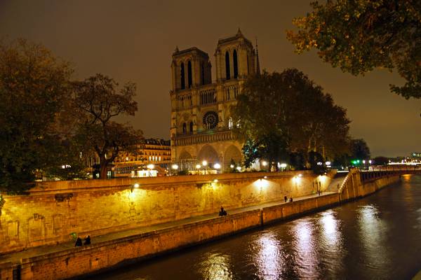 Paris by night. Notre Dame