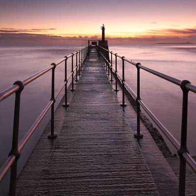 Amble pier lighthouse
