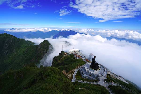 Overwhelming view from the top of Fansipan mountain, Vietnam