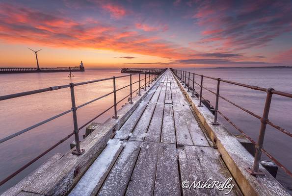 Blyth pier frosty dawn