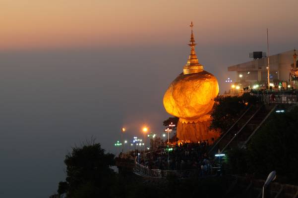 Golden Rock Pagoda at sunset, Kyaiktiyo, Myanmar - ကျိုက်ထီးရိုးဘုရား, မြန်မာ