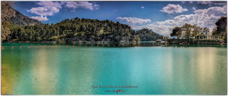 panoramica del embalse y la casa del conde de guadalhorce.