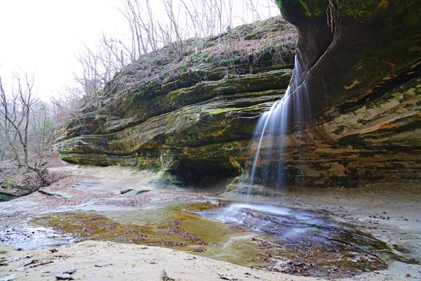 LaSalle Waterfall side view, Starved Rock State Park, Illinois