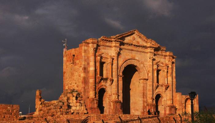 The old roman ruins of Jerash: The Hadrian´s Arch