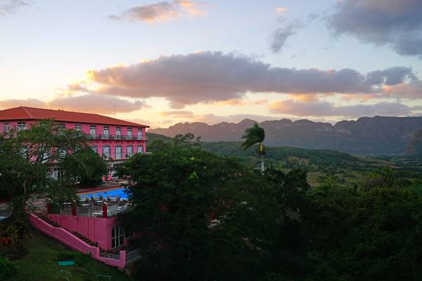 Hotel Horizontes Los Jazmines by sunset, Viñales, Cuba