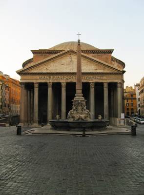 Pantheon tutto solo (Roma)