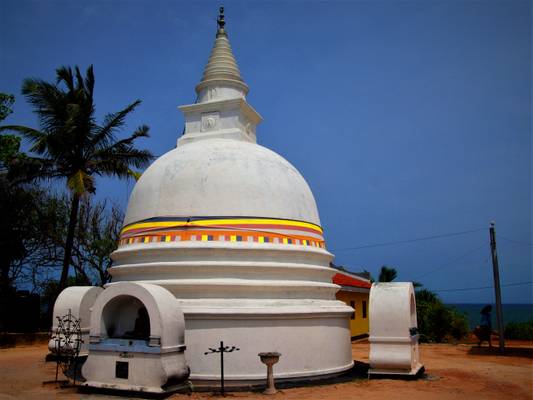 Buddhist shrine in Welledewalaya