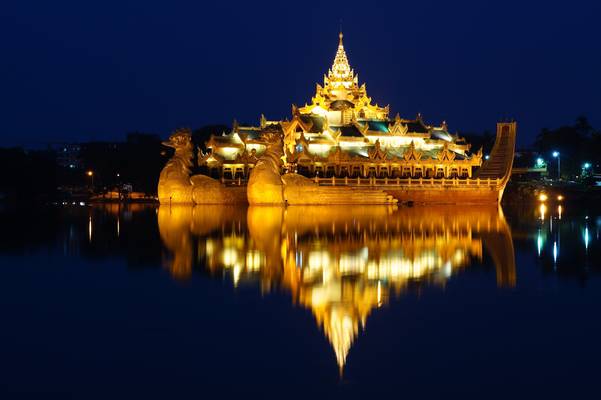 Kandawgyi Lake, Yangon, Myanmar - ကန်တော်ကြီး, ရန်ကုန်;, မြန်မာ