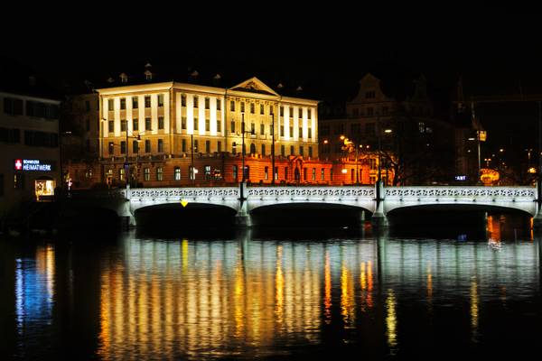 Zurich by night. Uraniastrasse bridge