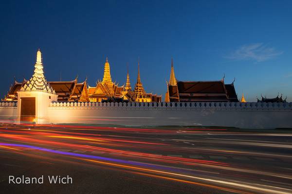 Bangkok - Wat Phra Keo and traffic