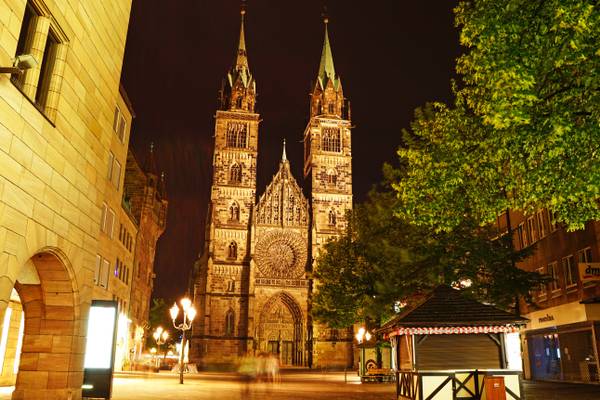 Nuremberg by night. St. Lorenz church