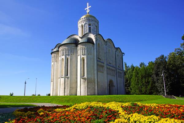 Flowerbed in front of Dmitriev Cathedral, Vladimir