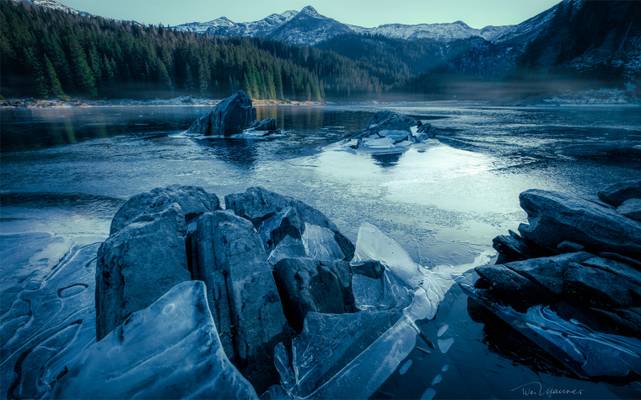 Frozen lake II