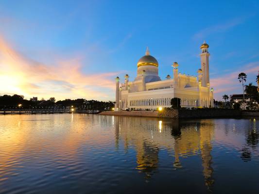 Sunset at the Sultan Omar Ali Saifuddin Mosque, Bandar Seri Begawan, Brunei