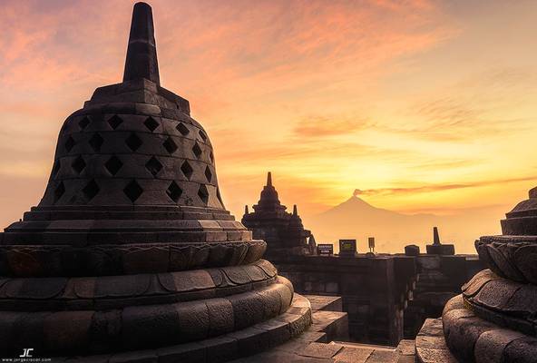 Borobudur sunrise 2