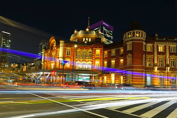 Tokyo by night. Traffic before Tokyo Station