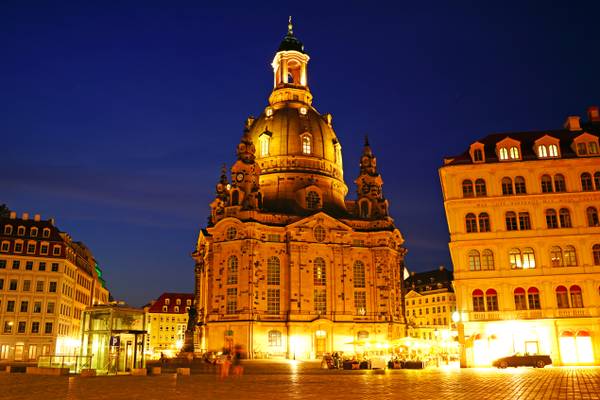 Dresden by night. An der Frauenkirche