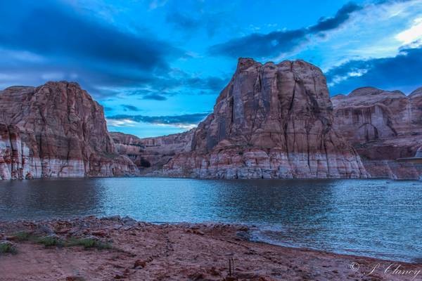 Evening storms starting to come in at Iceburg Canyon on Lake Powell