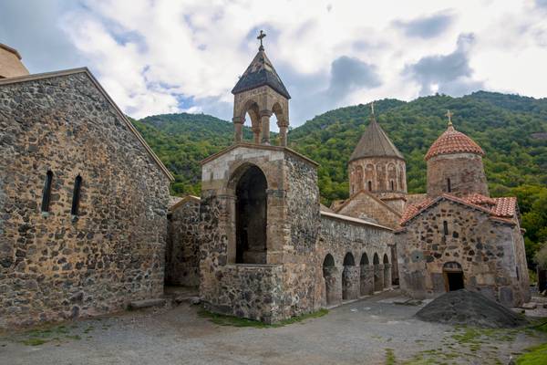 Дадиванк — армянский монастырь IX—XIII вв. в Нагорном Карабахе. Nagorno-Karabakh, Dadivank monastery