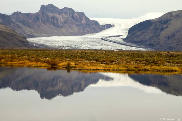 Glacier du vatnajökull: la langue glaciaire dusidujokull depuis le Skeiðarársandur.