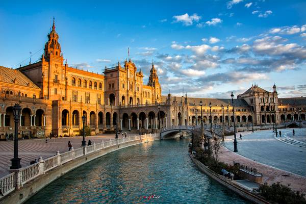 plaza de españa, sevilla, con su canal.