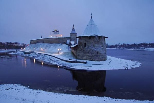 Pskov at dawn. Flat Tower & its reflection