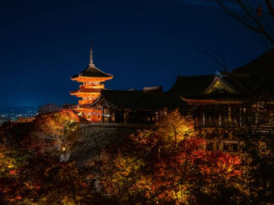 Kiyomizu-dera with a tower
