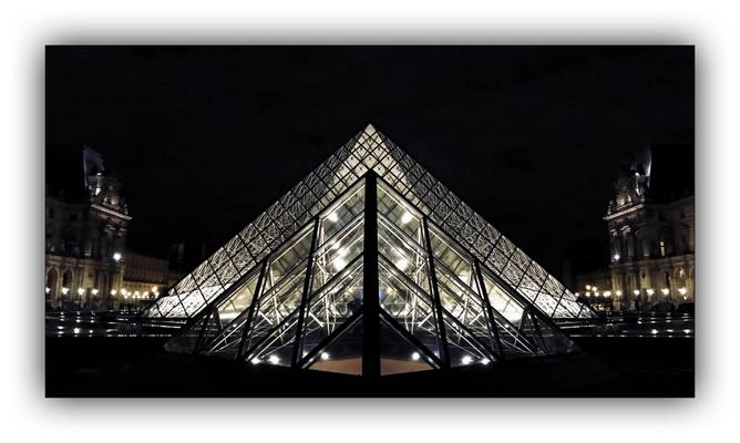 Série Pyramide du Louvre : N° 4