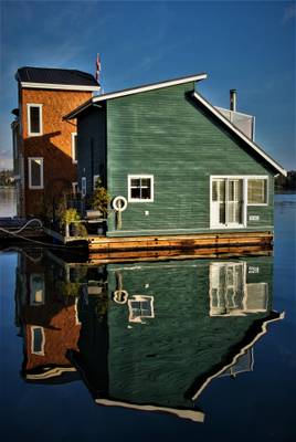 Morning reflections at Fishermen´s Wharf, Victoria BC