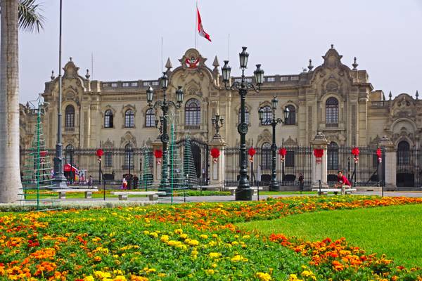 Flowers at Plaza de Armas, Lima