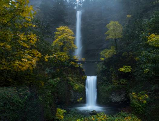 Multnomah Falls, Oregon, in the autumn.