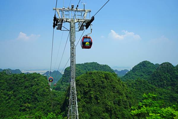 Cable car to Huong Tich Cave, Perfume Pagoda, Vietnam